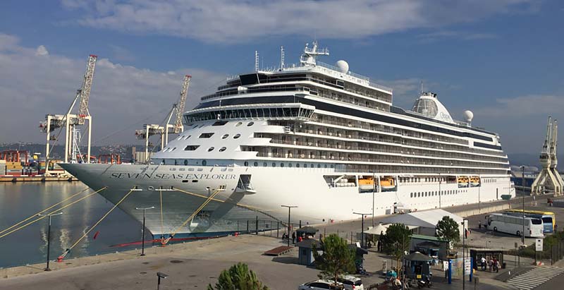 Seven Seas Explorer in Koper, Slovenië