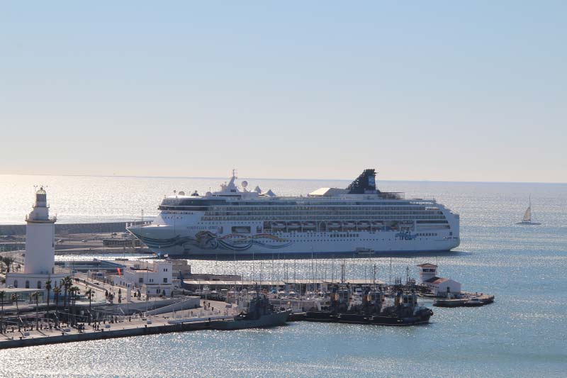 cruise met cruiseschip naar malaga spanje