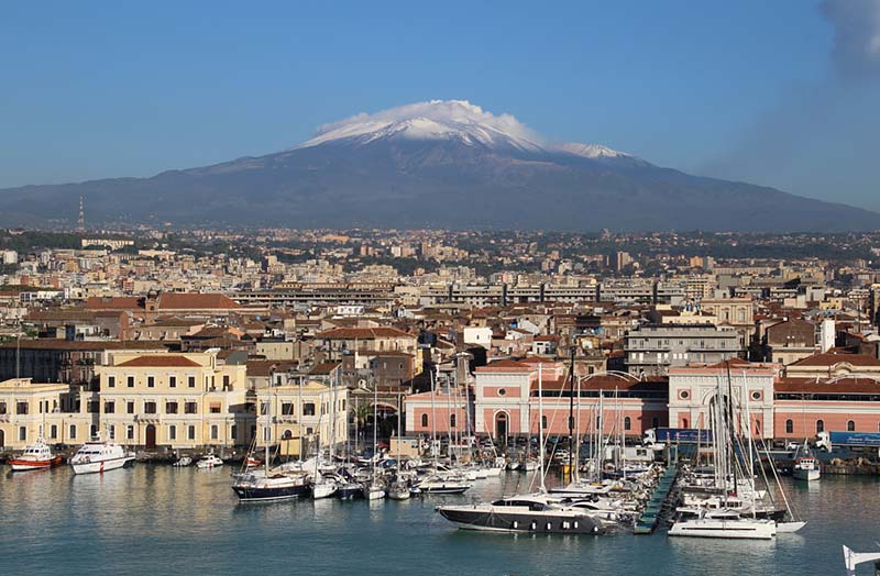 Seven Seas Explorer in Catania, Sicilië