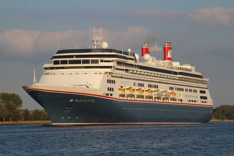 de Bolette van Fred. Olsen Cruise Lines in het Noordzeekanaal