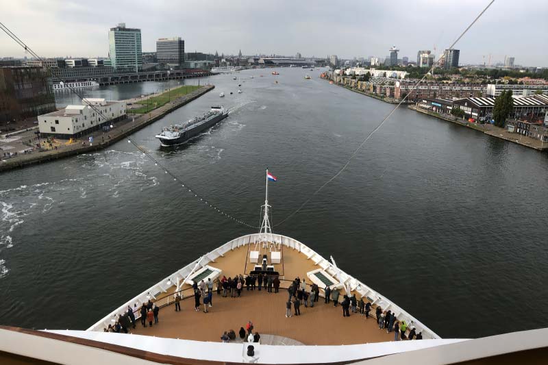 cruise met cruiseschip rotterdam van holland america line