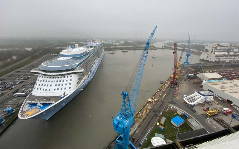 Royal Caribbean cruiseschip Odyssey of the Seas bij Meyer Werft in Papenburg