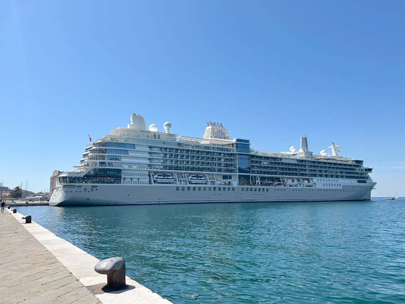 De Silver Nova van Silversea Cruises in Trieste, Italië