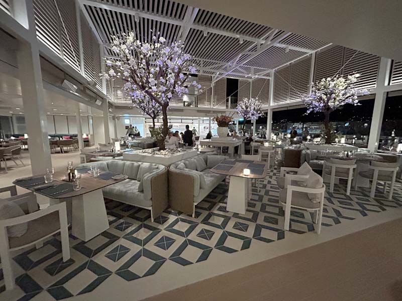 The Marquee buitenrestaurant op de Silver Nova van Silversea Cruises