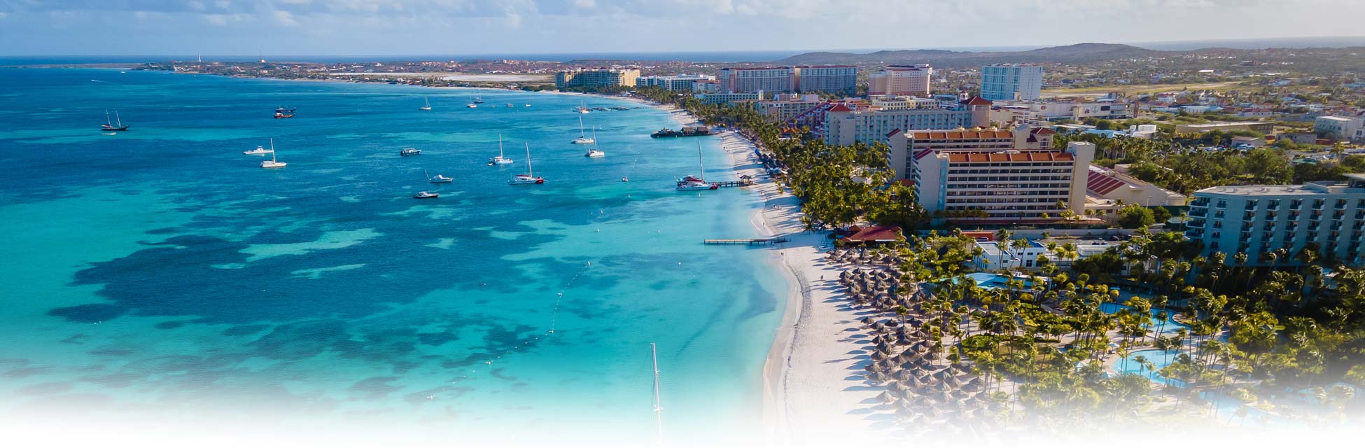 aruba-oranjestad-strand-luchtfoto.jpg