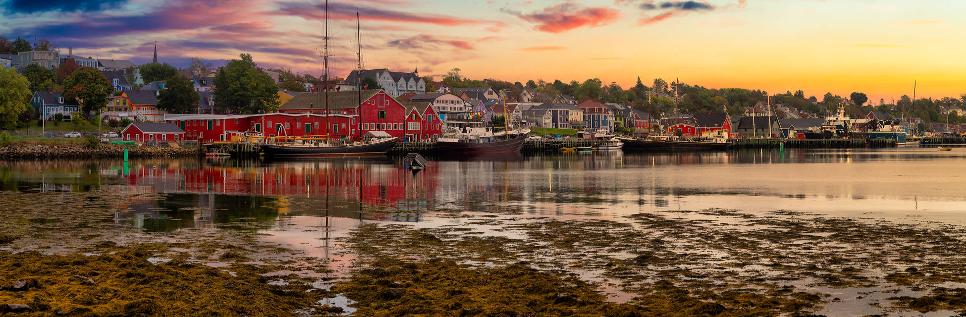 Canada-Lunenburg-Halifax-Nova-Scotia-AdobeStock_385120172.jpg