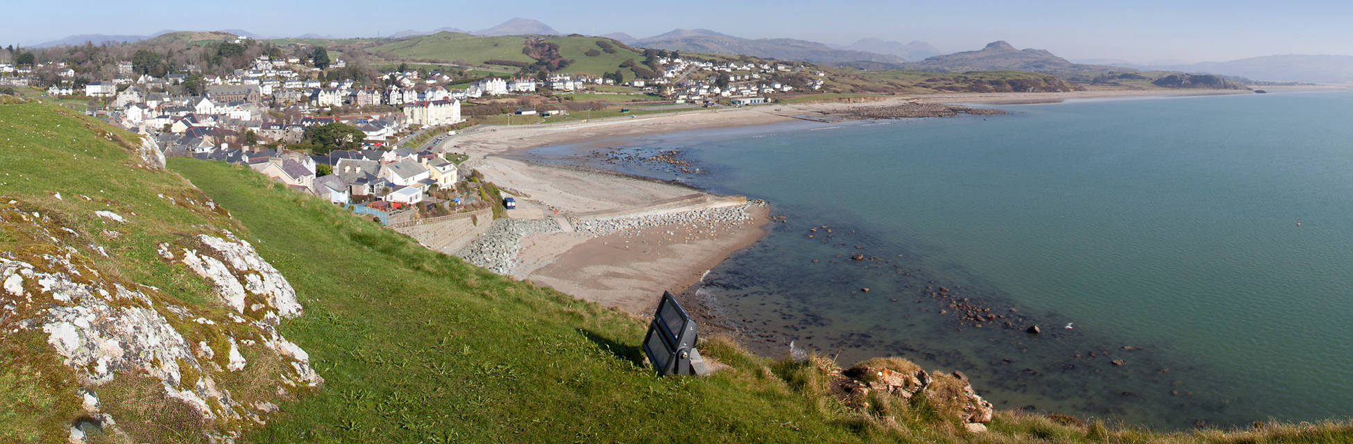 holyhead-wales-criccieth-castle-fotolia_30479498_xl.jpg