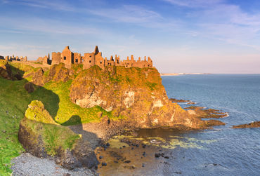 belfast-dunluce-castle-adobestock_305966243