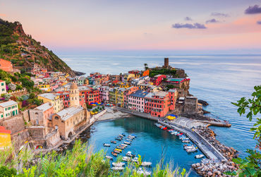 cinque-terre-vernazza-adobestock_312434155