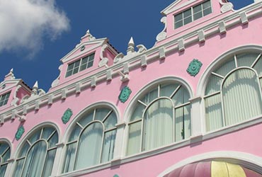 aruba-oranjestad-strand-luchtfoto.jpg