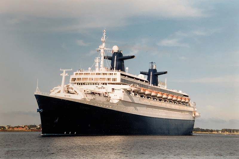 Uit de fotoarchieven van VCK Cruises: schepen in en om Amsterdam