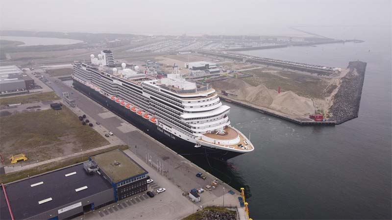 De nieuwe Rotterdam van Holland America Line komt aan in Nederland