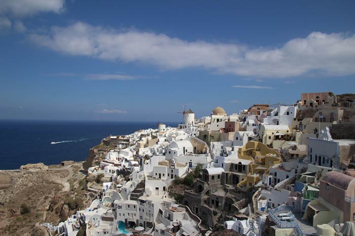 Hoe ontloop je toeristen in Santorini?